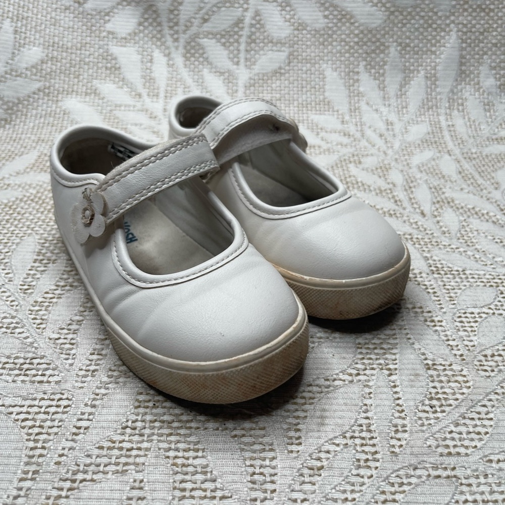 Oshkosh B’gosh Girls toddler  White Kids Shoes Mary Jane’s